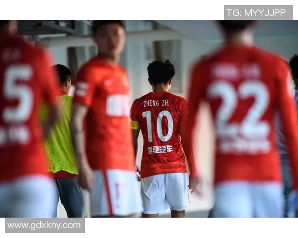 广州足球队的崛起之路：从低谷到辉煌的杯赛历程与成长启示